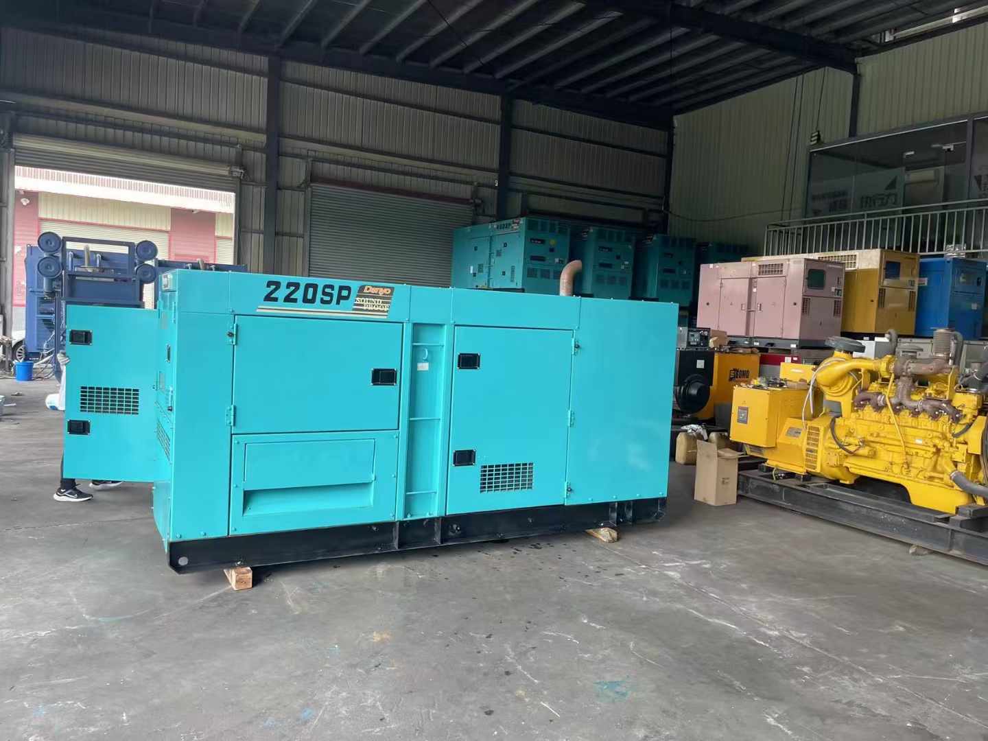 瓮安柴油发电机组长期不间断运行时，如何监控其温度和压力？