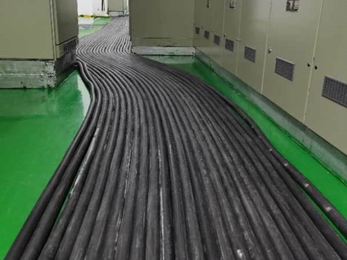 瓮安如何根据理论计算公式计算温度对特定电压测量结果的影响？