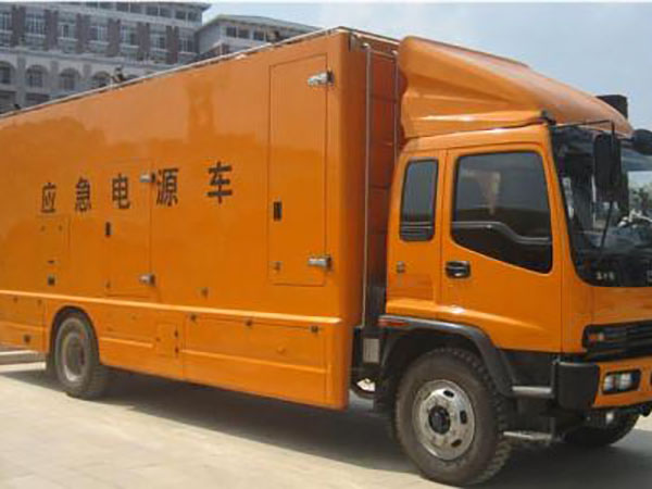 瓮安冬季柴油发电机启动前，如何检查燃油系统中的积水？